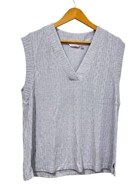 La Vie En Rose Light Gray V-Neck Sleeveless Knit Top